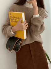 Einfarbiger Pullover mit Rundhalsausschnitt